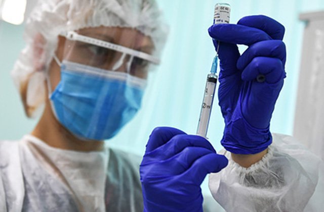 Социологи показали, сколько украинцев верят в теорию о чипировании при вакцинации от COVID